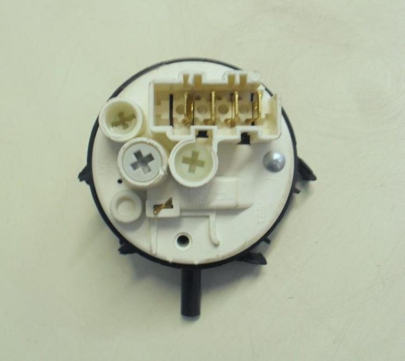 PRESSOSTATO COD. 160019906.00   CODICE ALTERNATIVO: 7650070   PER LAVATRICE ARISTON AVXXF149, AVXXF129