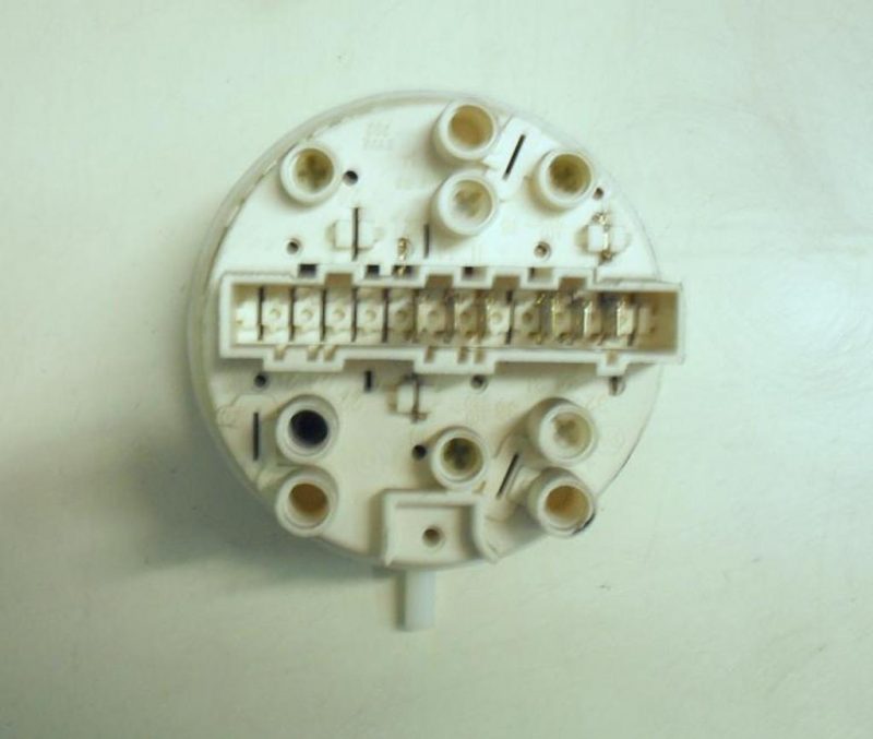 PRESSOSTATO COD. 12439055/0   CODICE ALTERNATIVO: 792896 34   PER LAVATRICE REX RLJ854CxV, RL 42 TC