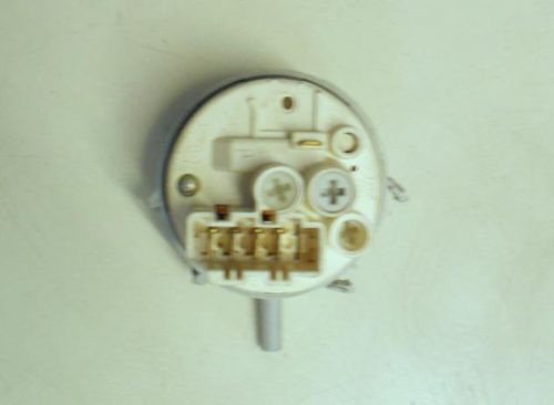 1426 -- 000 (1469) PRESSOSTATO COD. 160015912.01 CODICE ALTERNATIVO: 7650028 PER LAVATRICE ARISTON AVL109, AVL88, AL89X, indesit wa 10 x