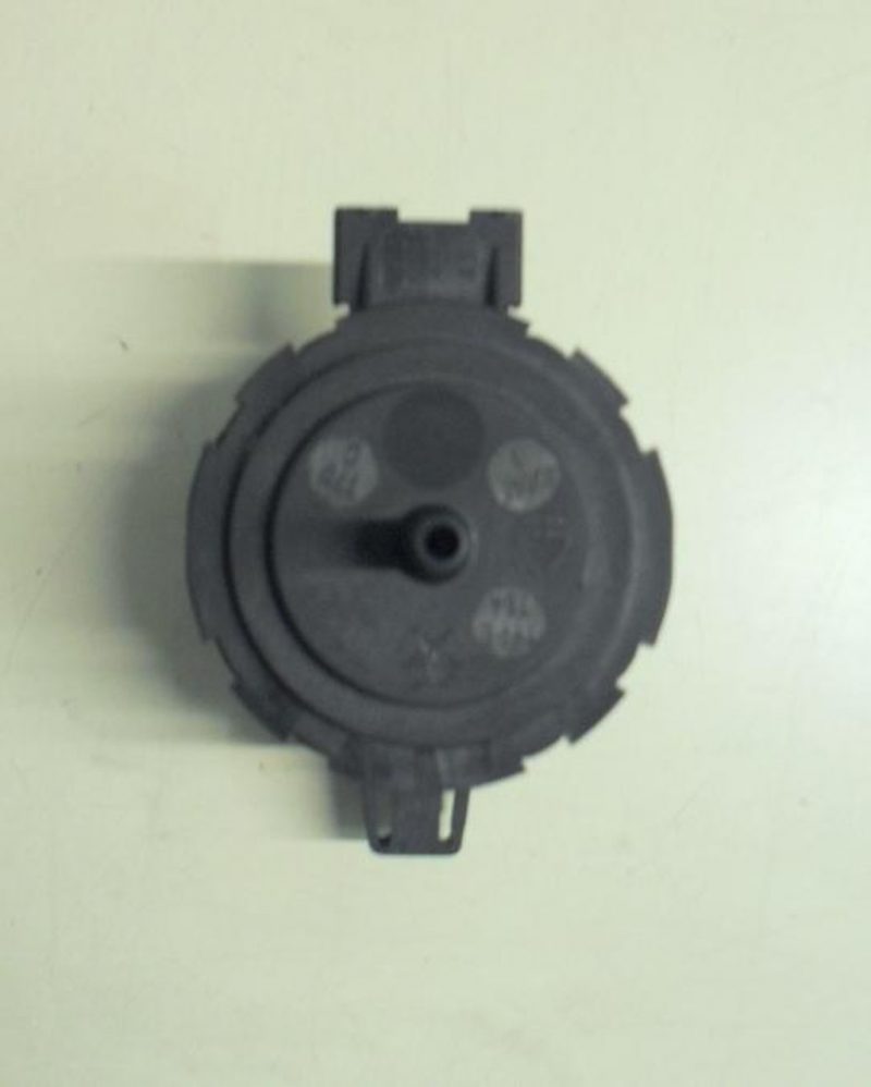 PRESSOSTATO COD. 124304202   PER LAVATRICE ELECTROLUX EW1275F, AEG OKO LAVAMAT 41060