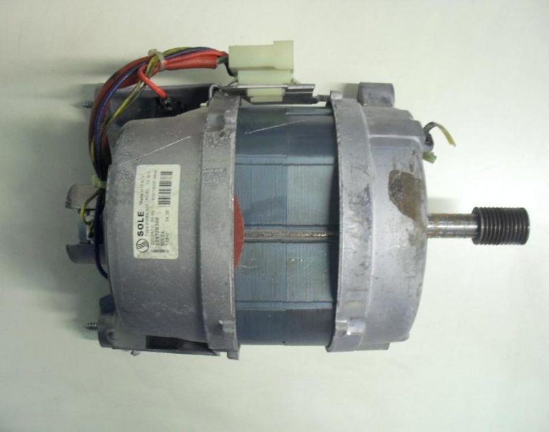 Motore lavatrice Electrolux  EW1275F cod 124920300