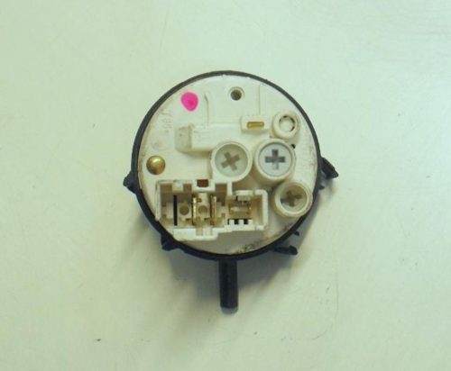 PRESSOSTATO COD. 461971077021   CODICE ALTERNATIVO: 7670001   PER LAVATRICE IGNIS LTA65, LTA80/1, LTA80, WHIRLPOOL AWT2062, AWT2287/1, AWT 2307/2, ignis lta 80