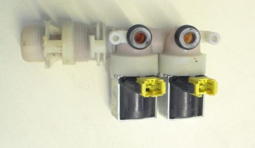 1495 -- 000 (1510) Elettrovalvola lavatrice Ariston AVXL89 cod 1667802