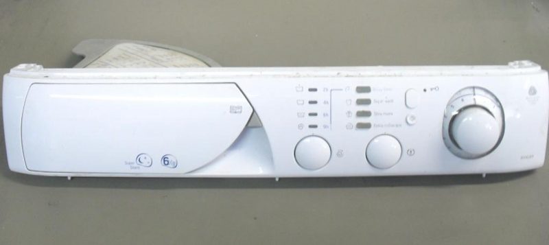 FRONTALE PER LAVATRICE ARISTON AVXL89   COMPLETO DI SCHEDA COMANDI COD. 21012608300 E SELETTORI