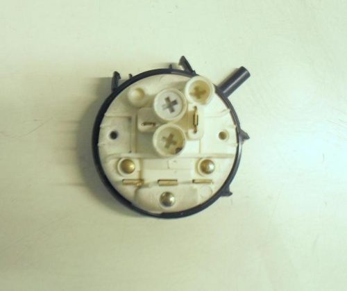 PRESSOSTATO COD. 91201536   CODICE ALTERNATIVO: 276156   PER LAVATRICE CANDY CN 45 T