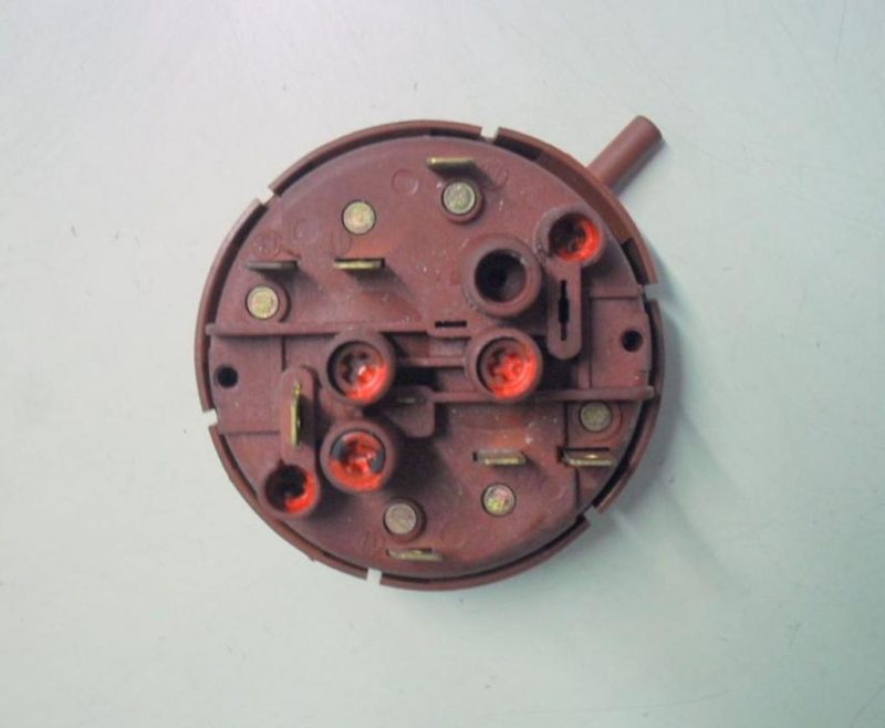 1540 -- 000 (1555) PRESSOSTATO COD. 4.95867.00 CODICE ALTERNATIVO: 505DK301 PER LAVATRICE ELETTROZETA DT 800 ZT