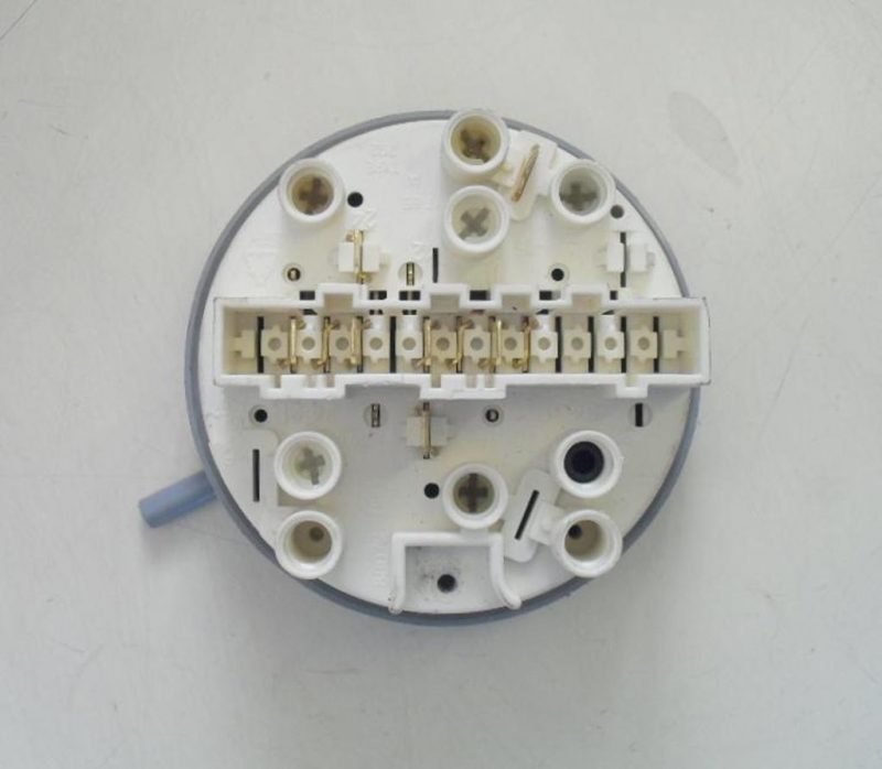 PRESSOSTATO COD. 91201021   CODICE ALTERNATIVO: 792401   PER LAVATRICE CANDY CB 60 AT