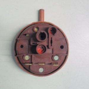 PRESSOSTATO COD. 4.95773.00   CODICE ALTERNATIVO: 505AS2 01   PER LAVATRICE ZEUS SLS40