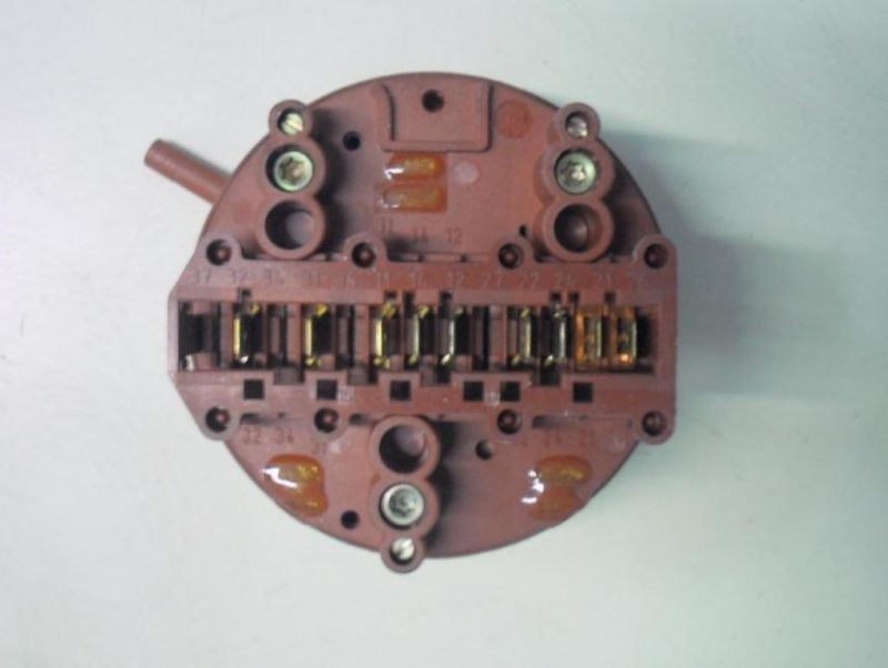 PRESSOSTATO COD. 110578900   PER LAVATRICE AEG LW850, L50212