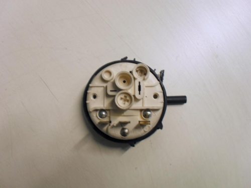 1678 -- 000 (1720) PRESSOSTATO COD. 761281 CODICE ALTERNATIVO: 0673100 PER LAVATRICE ARISTON AD 7 ID, AD 10