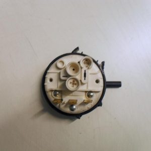 PRESSOSTATO COD. 761166   CODICE ALTERNATIVO: 0006005   PER LAVATRICE ARISTON AD 7 ID