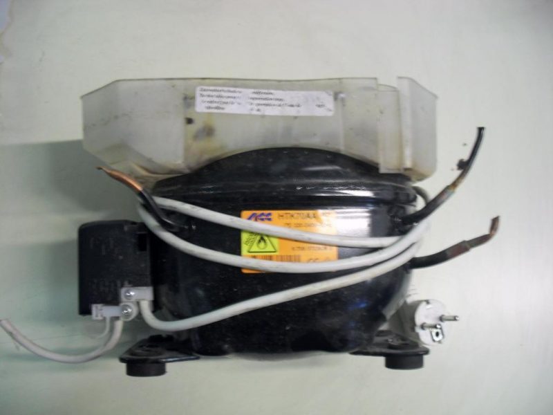 Compressore frigorifero Electrolux RRD24301W cod HTK70AA