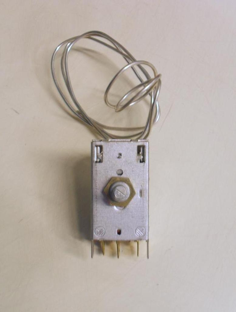 TERMOSTATO COD. K59 L2111   CODICE ALTERNATIVO: 30007921 / 077B6575   PER FRIGORIFERO ELETTROZETA RN 345 W
