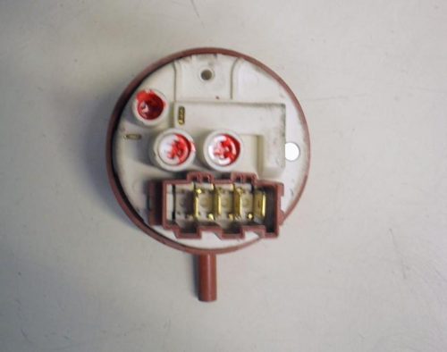 1770 -- 000 (1828) PRESSOSTATO COD. 160021077.01 CODICE ALTERNATIVO: 505GJ201 PER LAVATRICE INDESIT WIDL126EX. ARISTON AML129, AVSL129