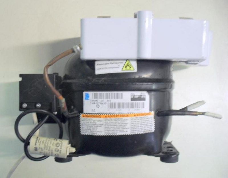 Compressore frigorifero Ariston MBL 1811 S cod TW385-JS-441