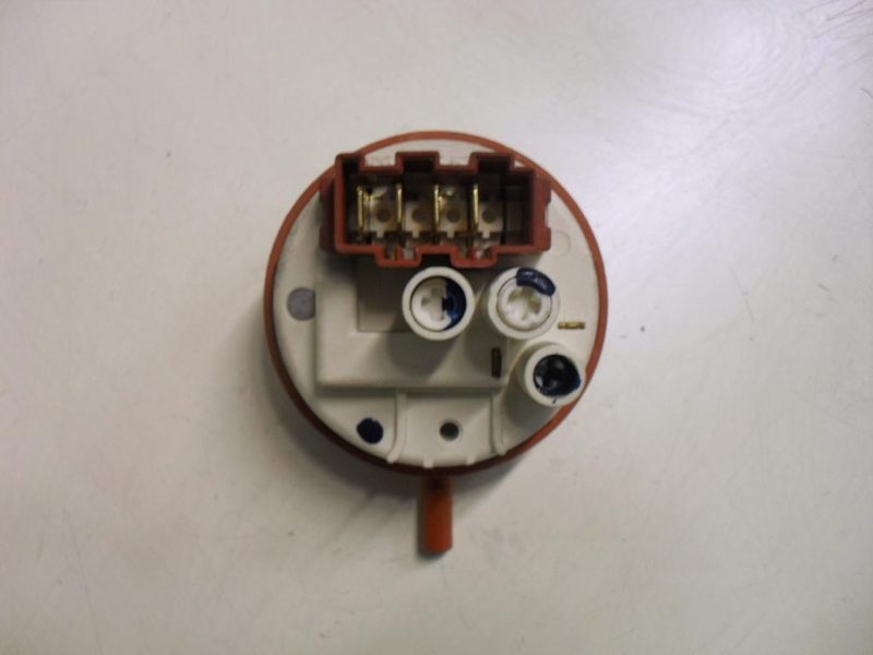 PRESSOSTATO COD. 160020268.01   PER LAVATRICE ARISTON AVXXL105