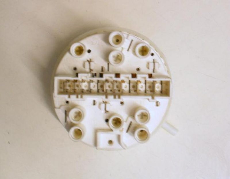 PRESSOSTATO COD. 124390571   CODICE ALTERNATIVO: 7930013   PER LAVATRICE REX RLE370V, RL730V, Electrolux EW 757F,  electrolux ew 957f