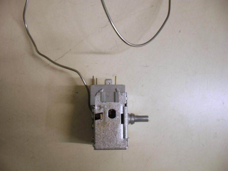 2205 -- 000 (2260) TERMOSTATO COD. A130531R0311 PER FRIGORIFERO WHIRLPOOL 973/H/SILVER