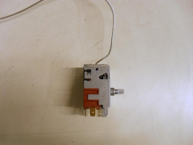 2212 -- 000 (2267) TERMOSTATO COD. 077B6426 PER FRIGORIFERO HOOVER HAV 33 ALU