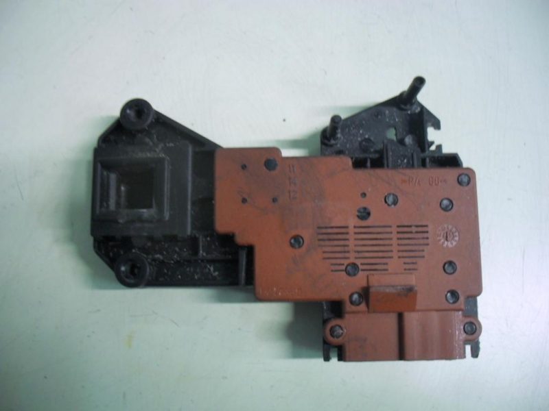 Bloccaporta lavatrice Ignis AWP 016 cod R747339