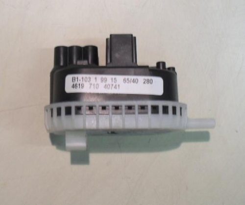 PRESSOSTATO COD. 461971040741   CODICE ALTERNATIVO: B1-103   PER LAVATRICE Whirlpool AWM 270/3, awm 301/3, BAUKNECHT WA 8388 W