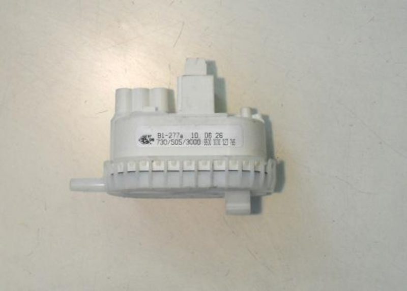 2358 -- 000 (2418) PRESSOSTATO COD. 55000000023765 CODICE ALTERNATIVO: B1-277 PER LAVATRICE BOSCH FD 8607, FD 8610, SIEMENS FD 8607