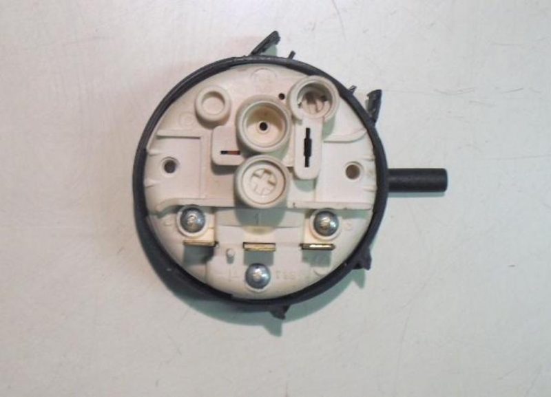 PRESSOSTATO COD. 761072   PER LAVATRICE ARISTON AB636TX, AB 646 TX.1, ba 67tx/1