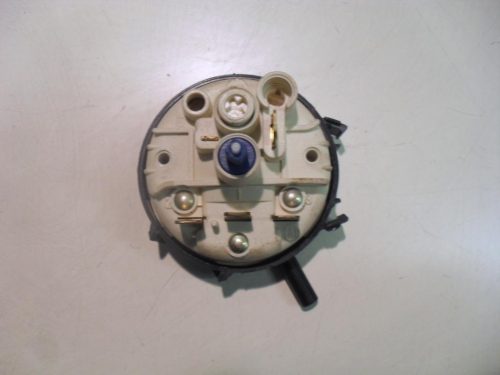 PRESSOSTATO COD. 90483728   PER LAVATRICE ZEROWATT SELECTA 6230 X