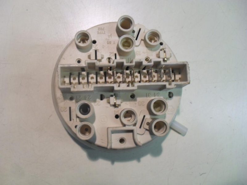 PRESSOSTATO COD. 124716751 CODICE ALTERNATIVO: 792864   PER LAVATRICE ZOPPAS PO 655 C