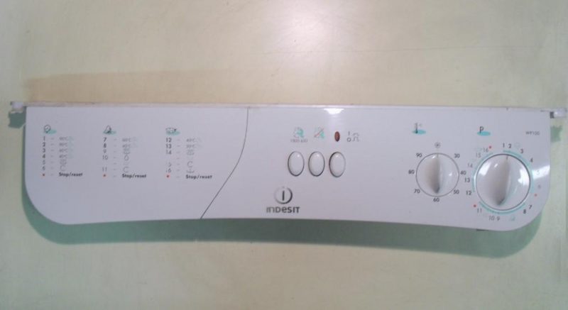 FRONTALE PER LAVATRICE ARISTON WP100   COMPLETO DI TIMER COD. 160013786.00   CODICE ALTERNATIVO: 31660001.07   E SELETTORI