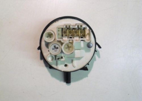 2722 -- 000 (2785) PRESSOSTATO COD. 160020268.00 CODICE ALTERNATIVO: 7650072 PER LAVATRICE INDESIT WIXXL126, WIXXL 106, ariston avxxl105