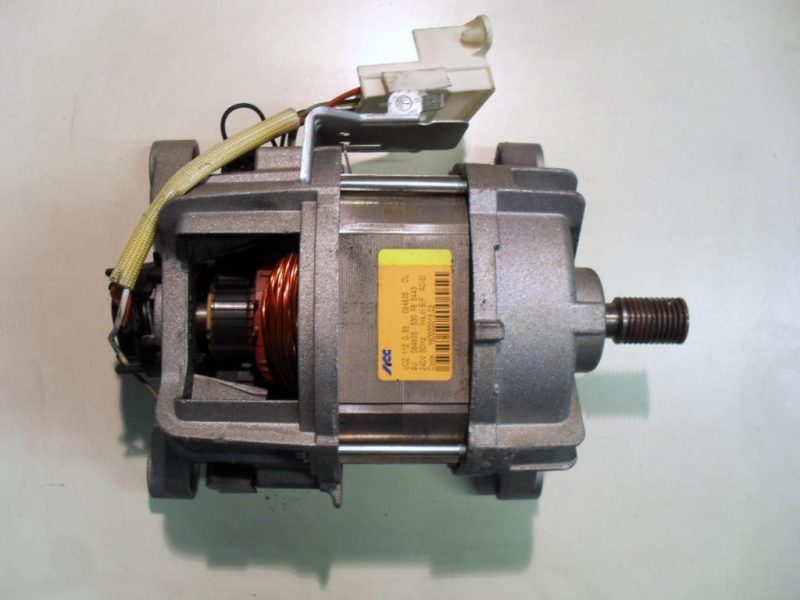 Motore lavatrice Indesit WIXXL126 cod 160020018.02