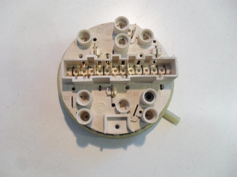 2743 -- 000 (2806) PRESSOSTATO COD. 279243 CODICE ALTERNATIVO: 92745181 PER LAVATRICE CANDY CS 47 XT, SLIMMY 655 XT, CHIARA 51XTSLI, candy slimmy 444x