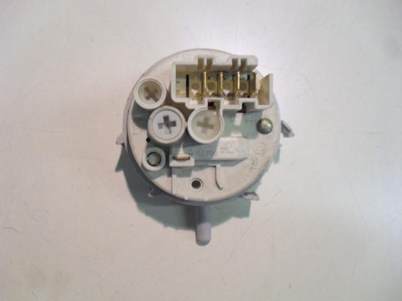 PRESSOSTATO COD. 7650021 CODICE ALTERNATIVO: 160014176.02   PER LAVATRICE ARISTON AB 66, AB 66X
