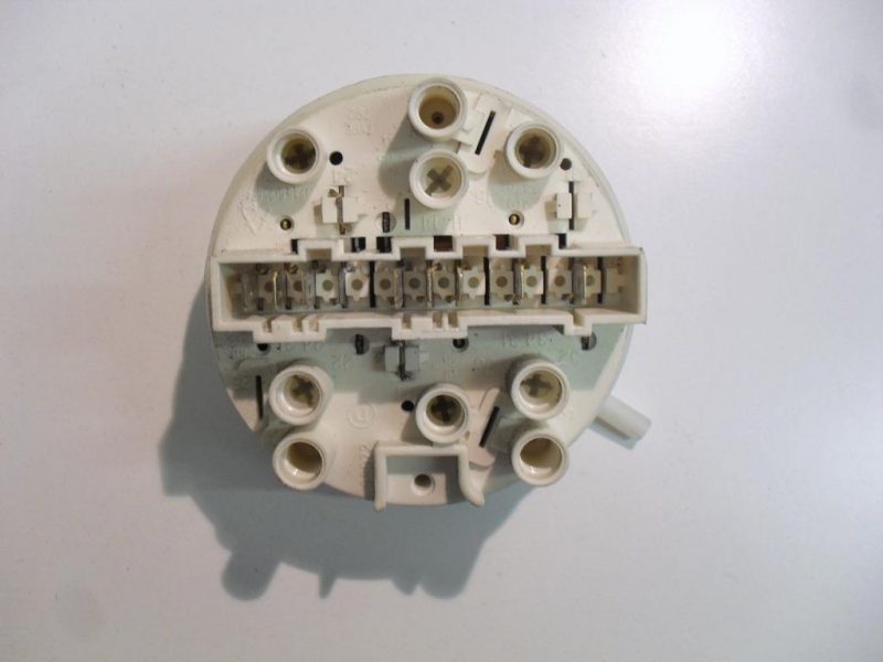 PRESSOSTATO COD. 12473272/1 CODICE ALTERNATIVO: 79387381   PER LAVATRICE ELECTROLUX EW 915F, EW610F, REX RLB64X, RLE6F