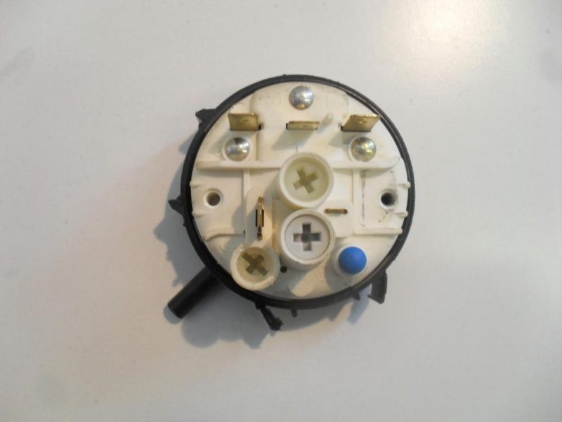 PRESSOSTATO COD. 91208777 CODICE ALTERNATIVO: 276309   PER LAVATRICE CANDY CN 55 AT