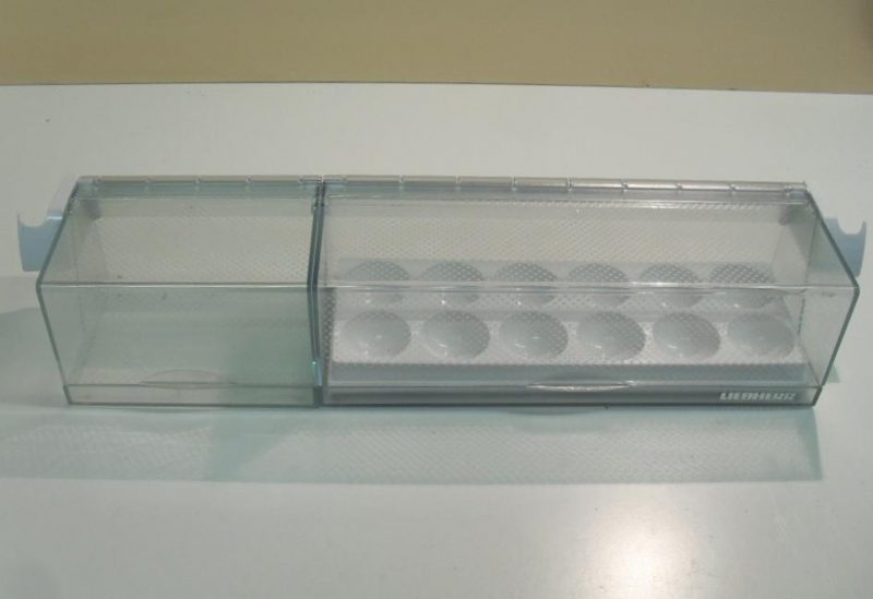 BALCONCINO CON CONTENITORI IN PLASTICA E PORTAUOVA PER FRIGORIFERO LIEBHERR CNES 4013