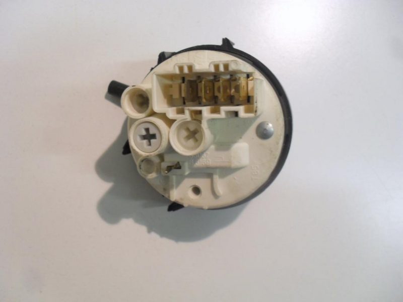 PRESSOSTATO COD. 264276572   PER LAVATRICE ATLANTIC SCHILLY2