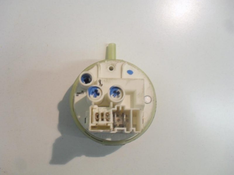 PRESSOSTATO COD. 461971423361 CODICE ALTERNATIVO: 505IK301   PER LAVATRICE IGNIS LOE 1070, loe 1071