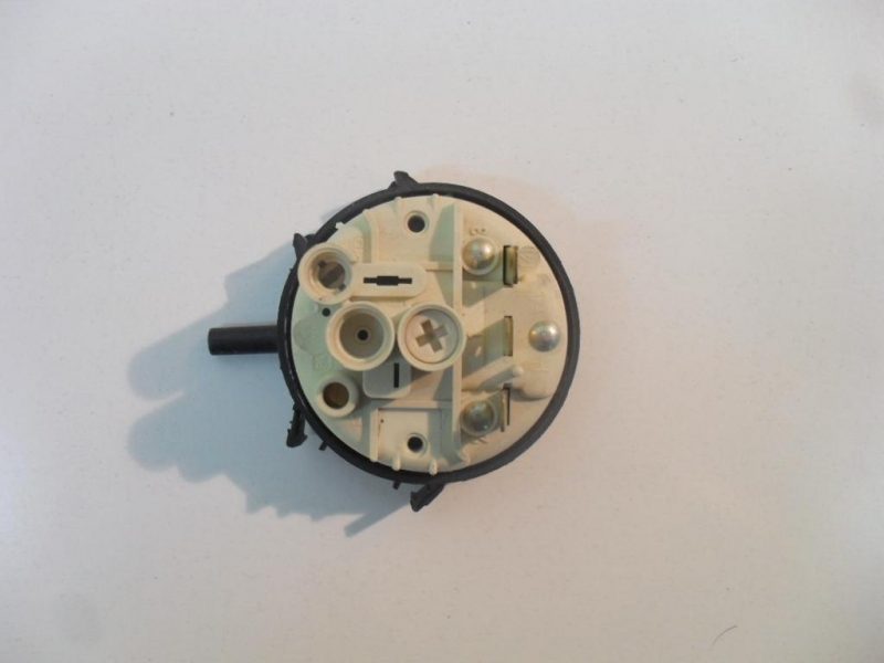 3602 -- 000 (3677) PRESSOSTATO COD. 26 276147 CODICE ALTERNATIVO: 4/9558900 PER LAVATRICE SANCY SLS 40 ZT