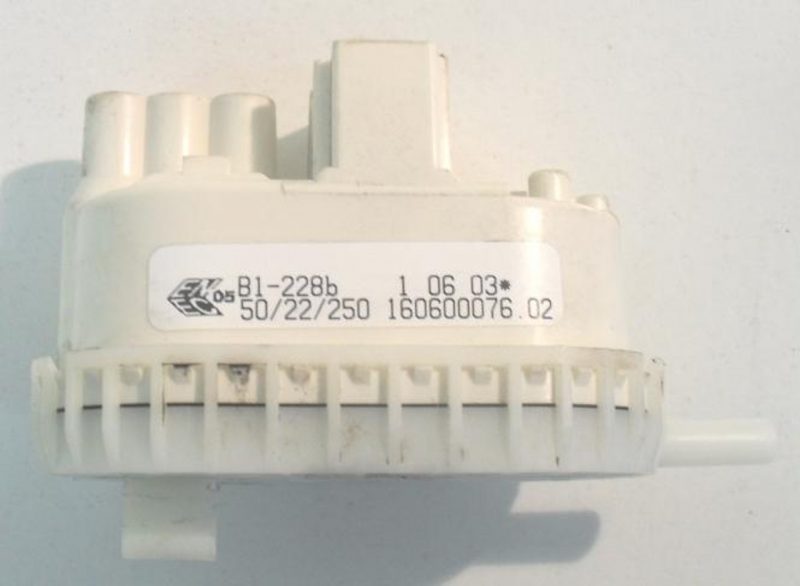 PRESSOSTATO COD. B1-228B   CODICE ALTERNATIVO: 160600076.02   PER LAVATRICE SMEG SLB1600