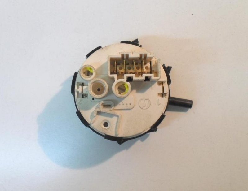 Pressostato lavastoviglie Smeg PL 1123 NE cod 16060006907