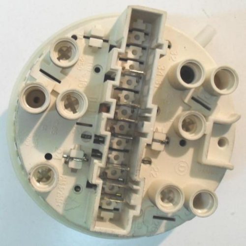 PRESSOSTATO COD. 7920011   CODICE ALTERNATIVO 132082230   PER LAVATRICE AEG L72766VT