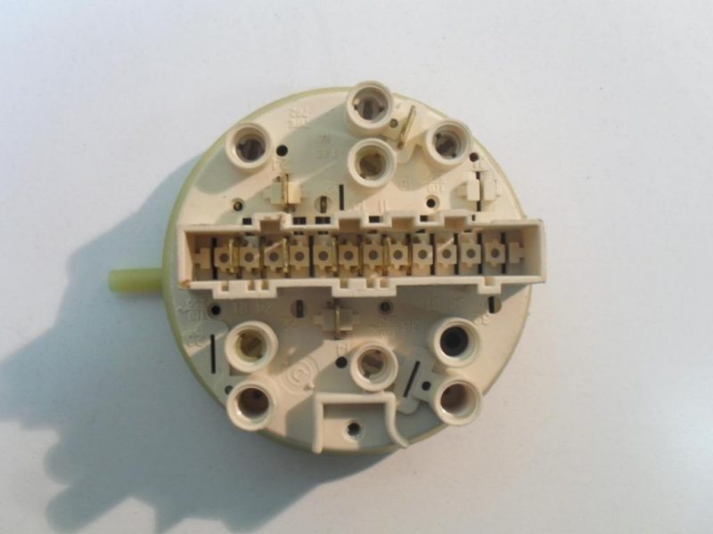 3757 -- 000 (3840) PRESSOSTATO COD. 92744895 PER LAVATRICE CANDY ALISE 610