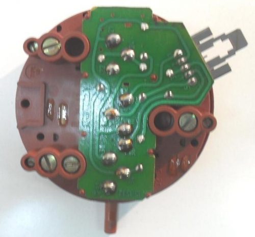 3901 -- 000 (3985) PRESSOSTATO COD. 3065232AA2 PER LAVATRICE BOSCH WFT2400IE/01 FD 7604