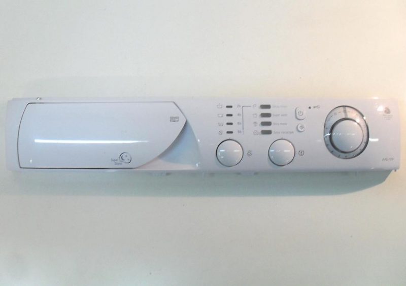 FRONTALE PER LAVATRICE ARISTON AVSL109    COMPLETO DI SELETTORI, SENZA SCHEDA COMANDI