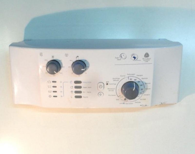 FRONTALE PER LAVATRICE ARISTON AVTL89   COMPLETO DI SCHEDA COMANDI COD. 21010079601 E SELETTORI