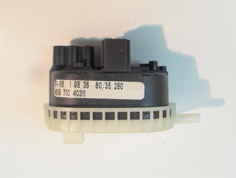 PRESSOSTATO COD. 461971040311   CODICE ALTERNATIVO: B1-118   PER LAVATRICE WHIRLPOOL AWM232