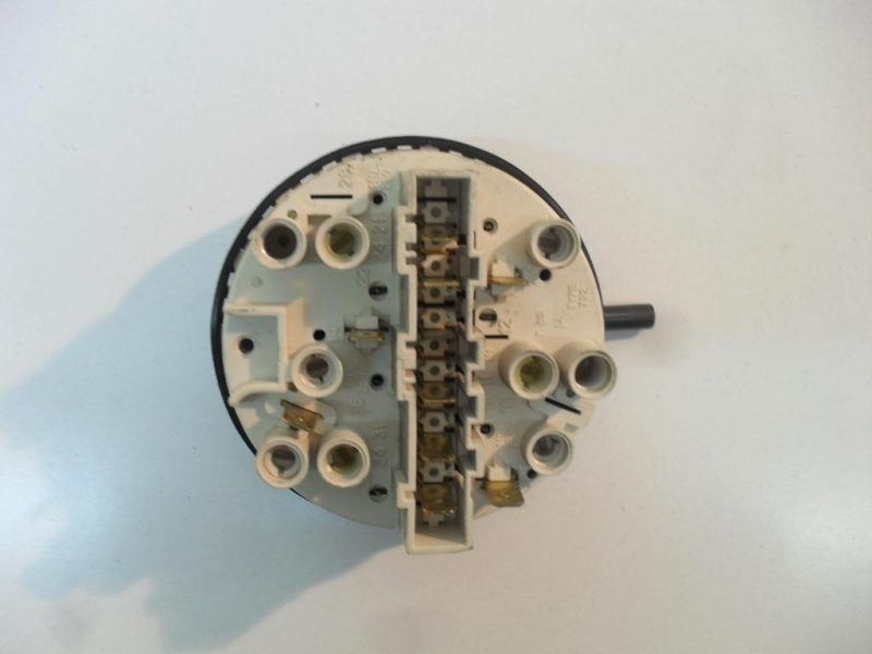 4293 -- 000 (4381) PRESSOSTATO COD. 302.0270.AA6 2940 CODICE ALTERNATIVO: 1375/775 PER LAVATRICE BOSCH WOH 1010