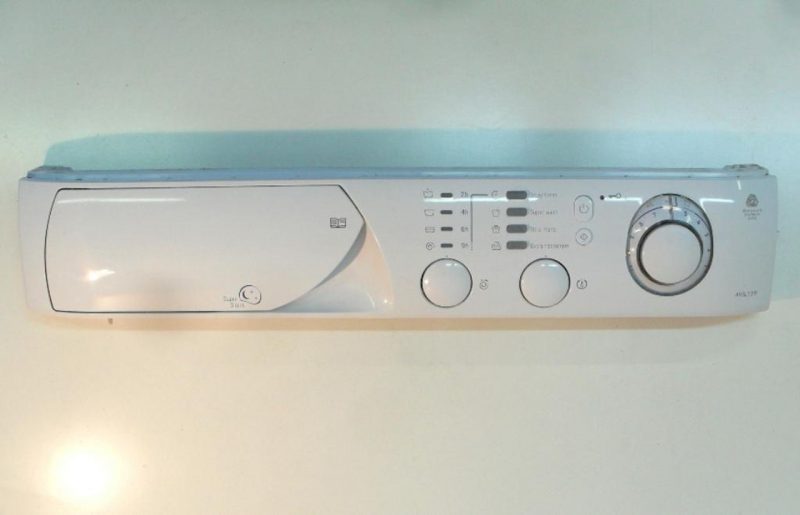 FRONTALE PER LAVATRICE ARISTON AVSL129   COMPLETO DI SCHEDA COMANDI COD. 21012608300